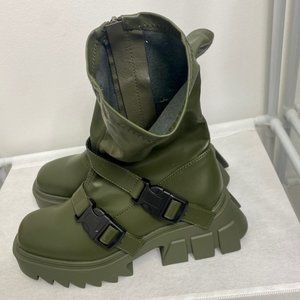 FASHION NOVA SIZE 11 Don't Panic Booties - Olive